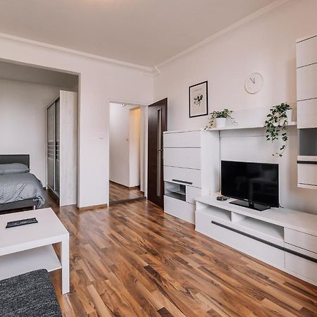Cozy Apartment In Ruzinov Bratislava Eksteriør billede